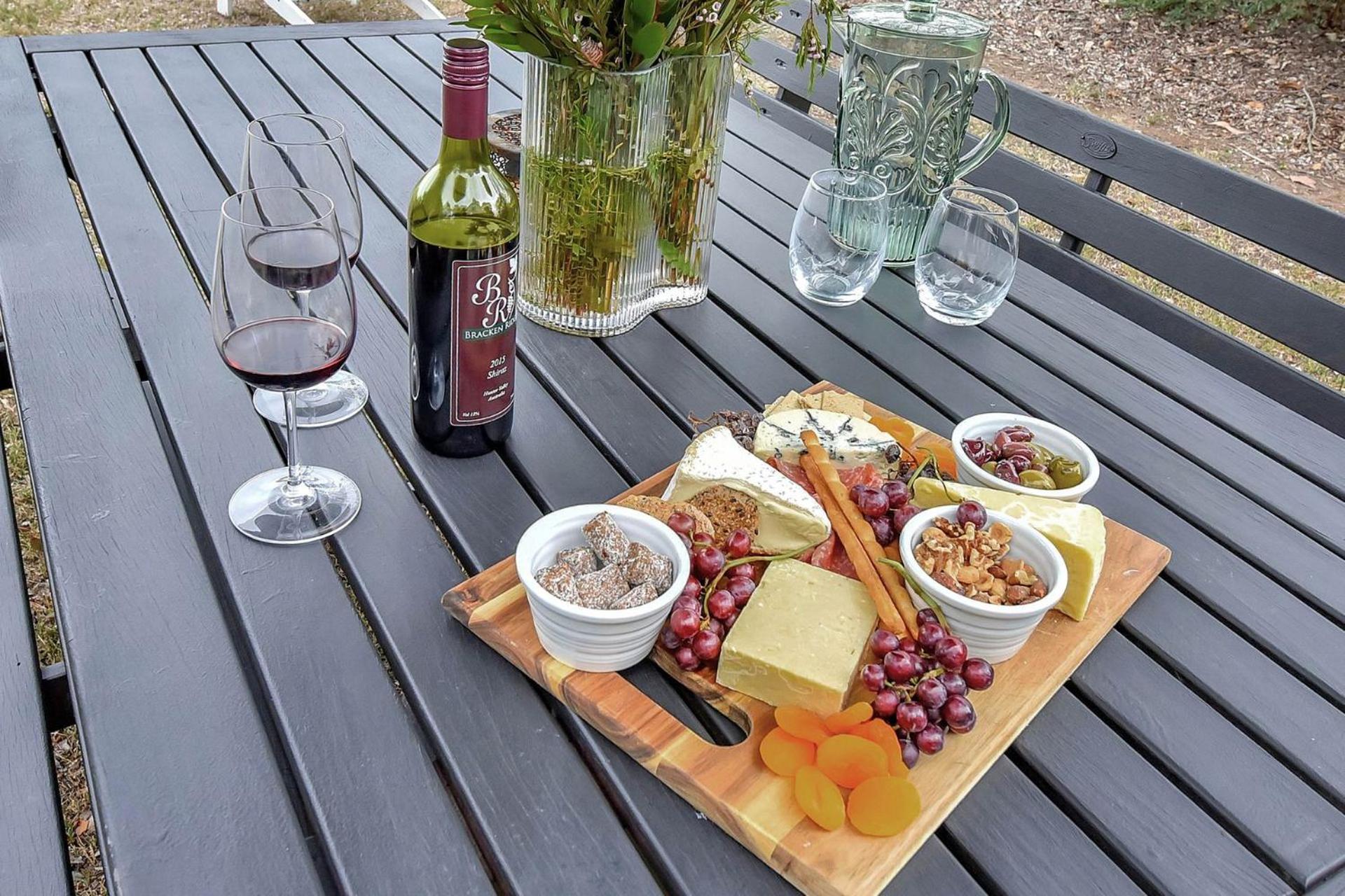 Bracken Ridge Vineyard The Entire Estate Rothbury Экстерьер фото