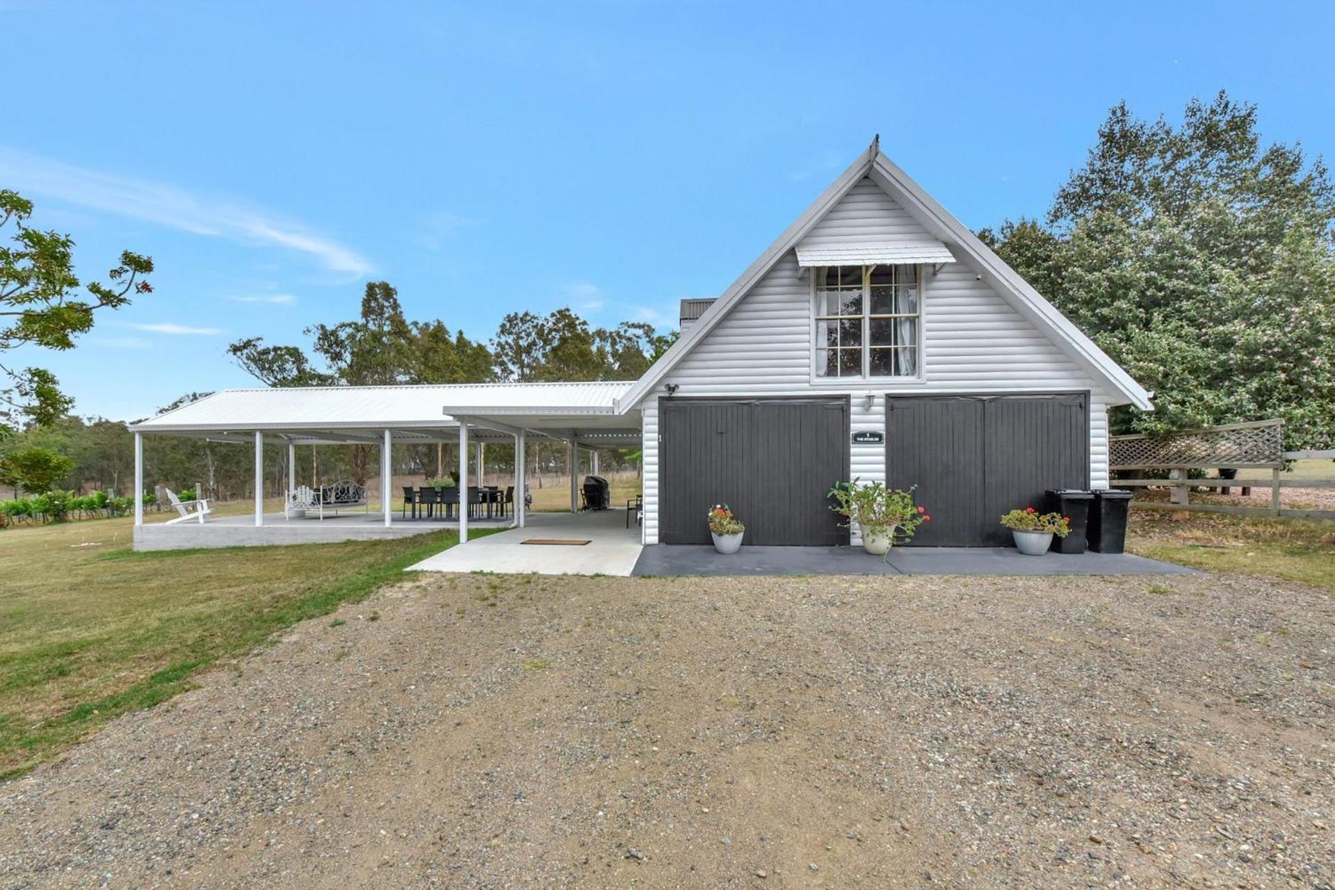 Bracken Ridge Vineyard The Entire Estate Rothbury Экстерьер фото