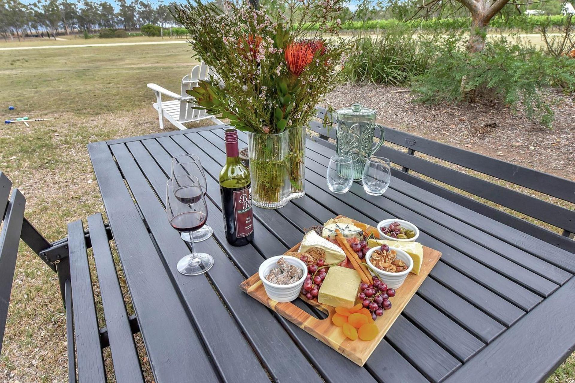 Bracken Ridge Vineyard The Entire Estate Rothbury Экстерьер фото