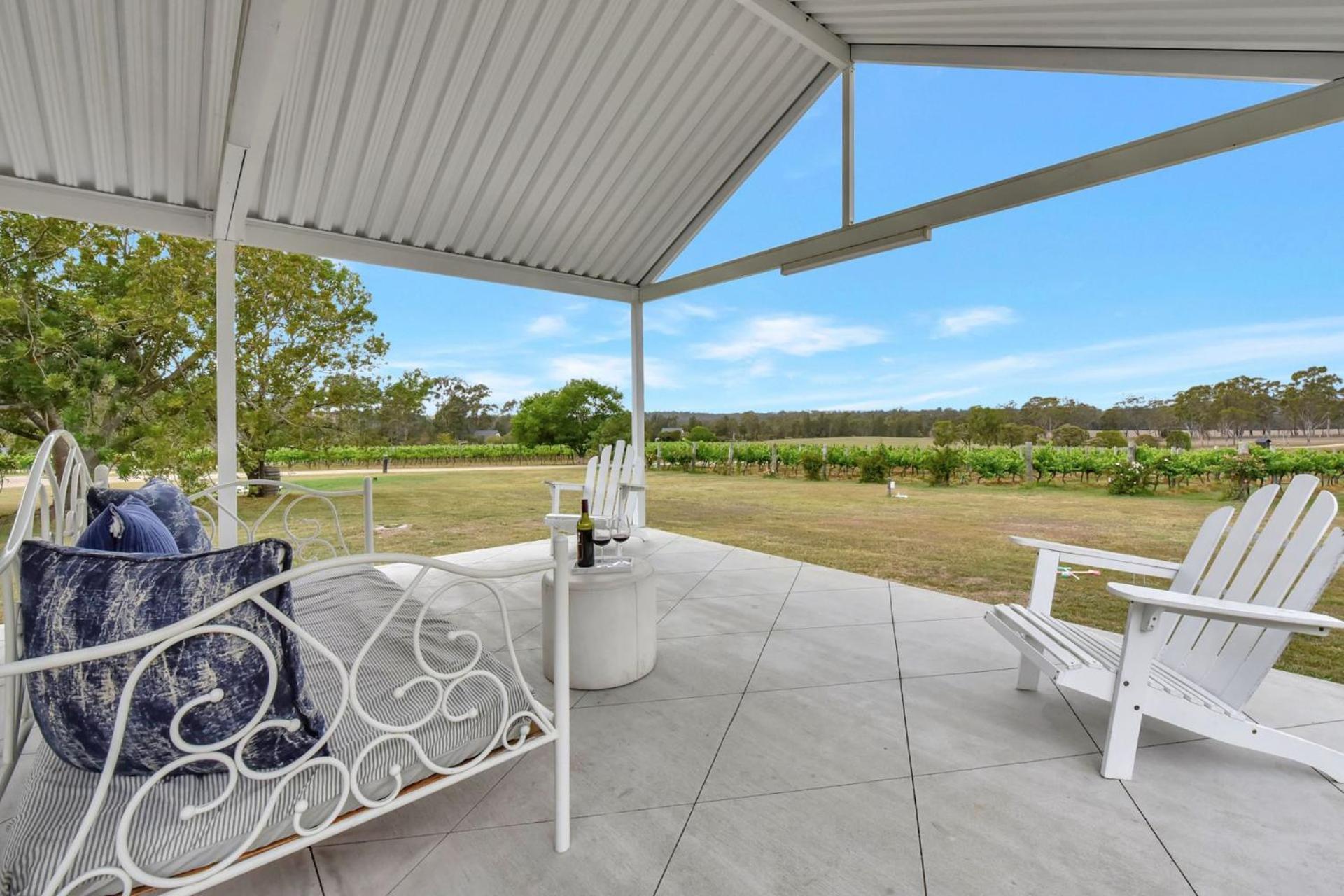 Bracken Ridge Vineyard The Entire Estate Rothbury Экстерьер фото